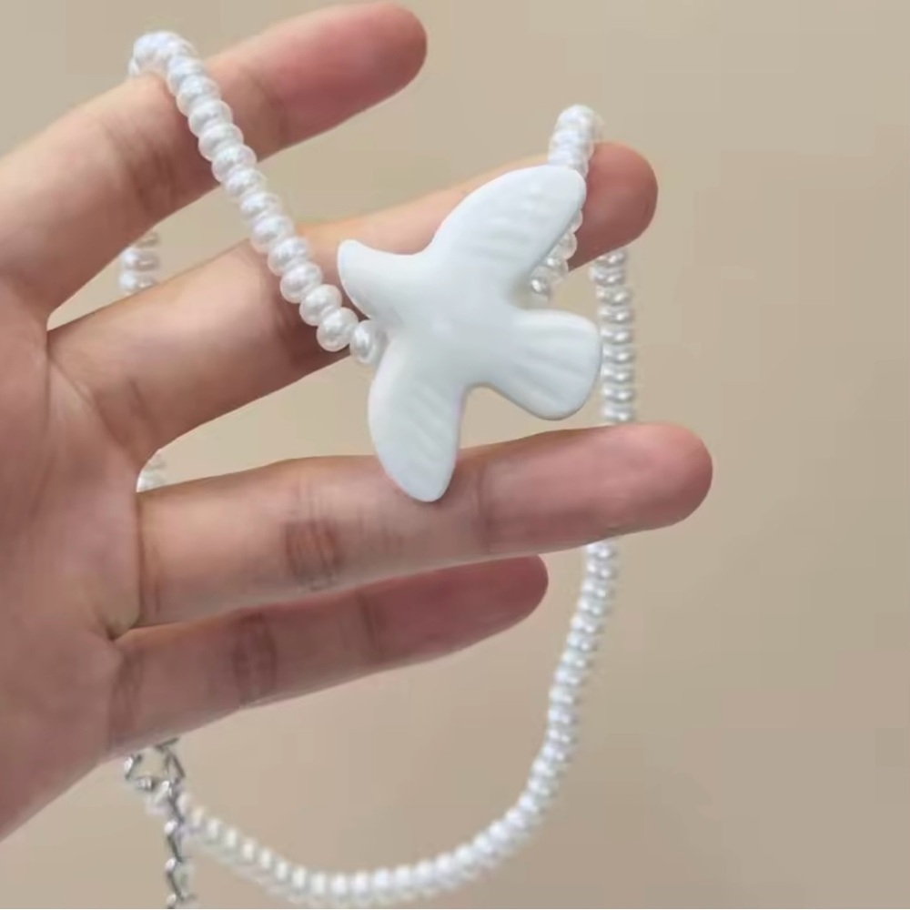 Elegant White Dove Pearl Necklace
